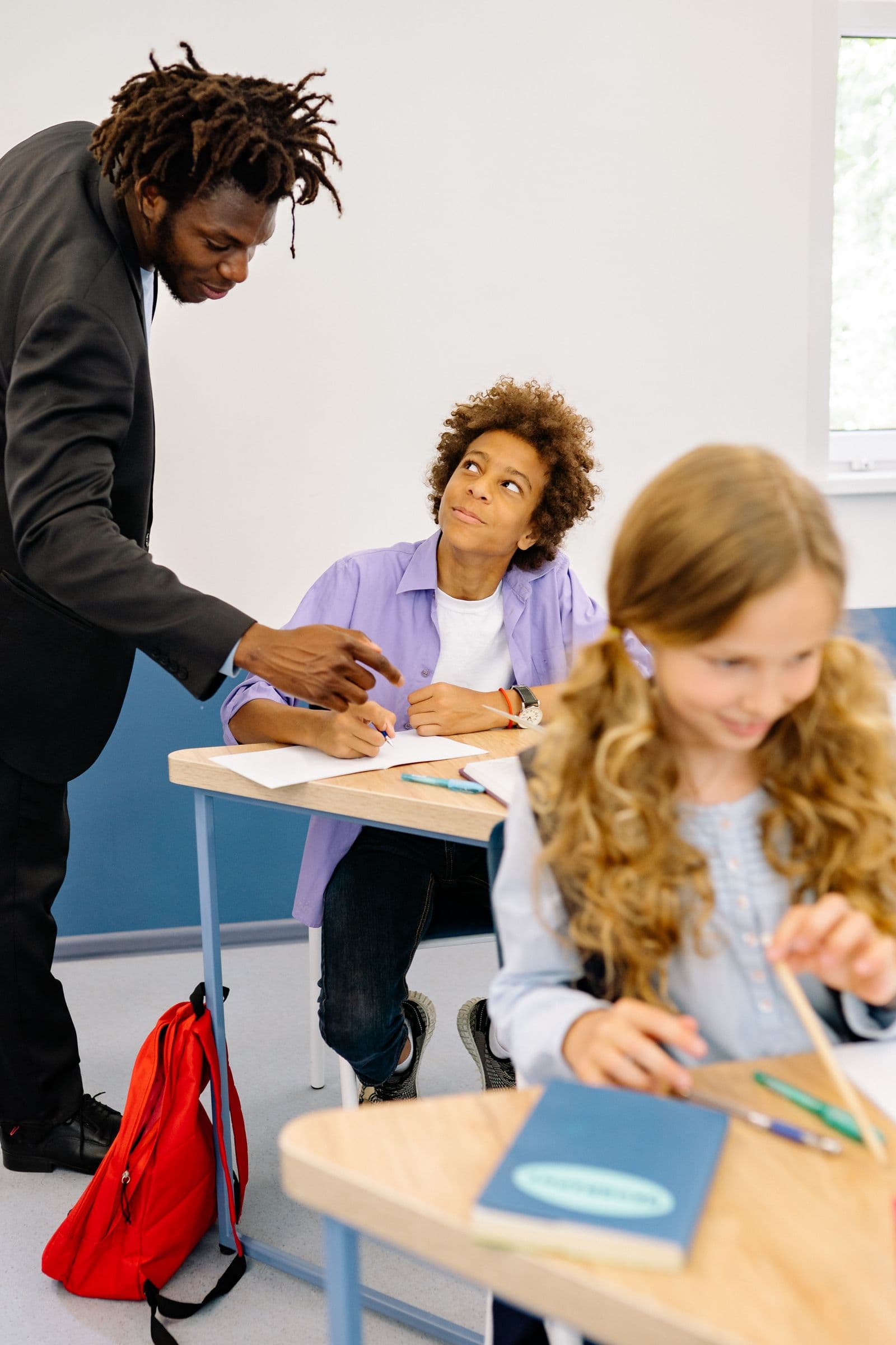 Mentor guiding a student during a one-on-one doubt session